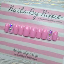 Load image into Gallery viewer, Pretty Girl nail set
